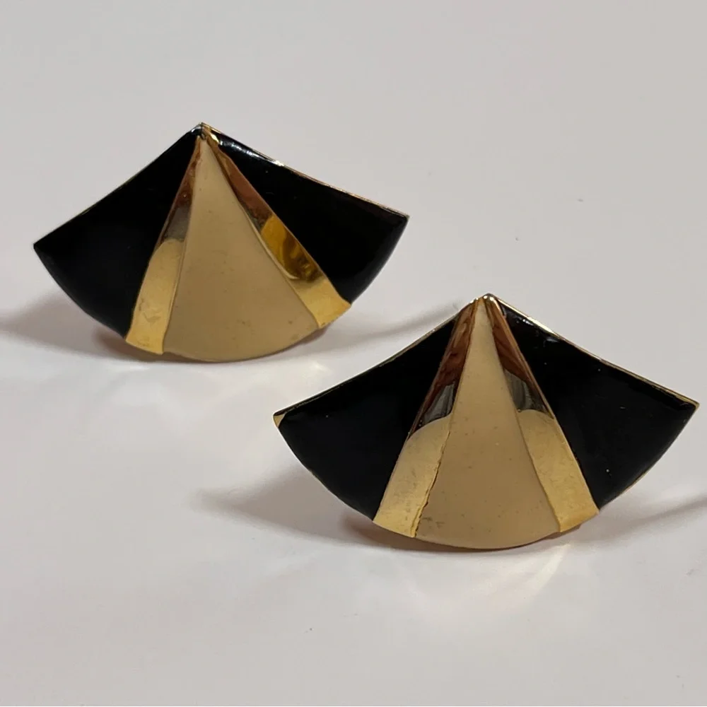 Vintage 80 90 Deco Black Cream Enamel Gold Fan Clip Earrings Retro - Picture 3 of 13